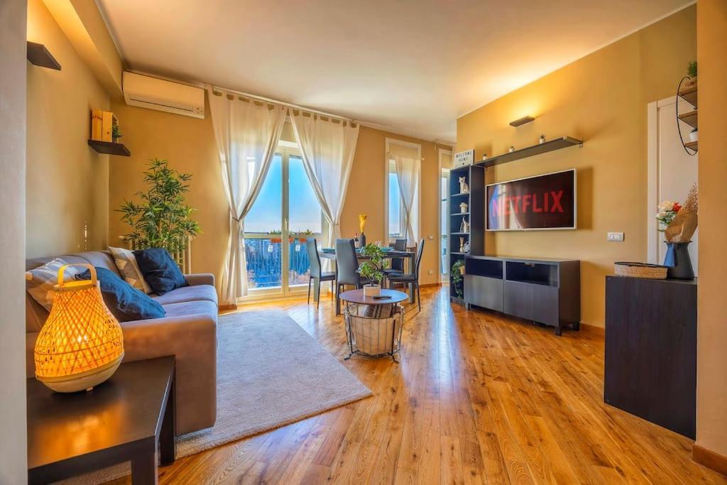 Sunny & Updated Flat With Panoramic City View 50M From M4 Stop Mediolan Zewnętrze zdjęcie