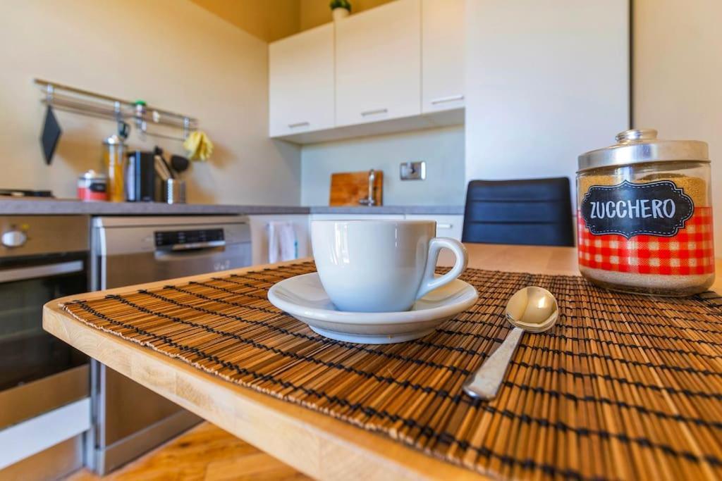Sunny & Updated Flat With Panoramic City View 50M From M4 Stop Mediolan Zewnętrze zdjęcie
